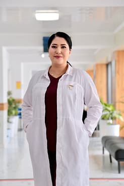 Догги стиліндегі қыздардың жалаңаш есектері