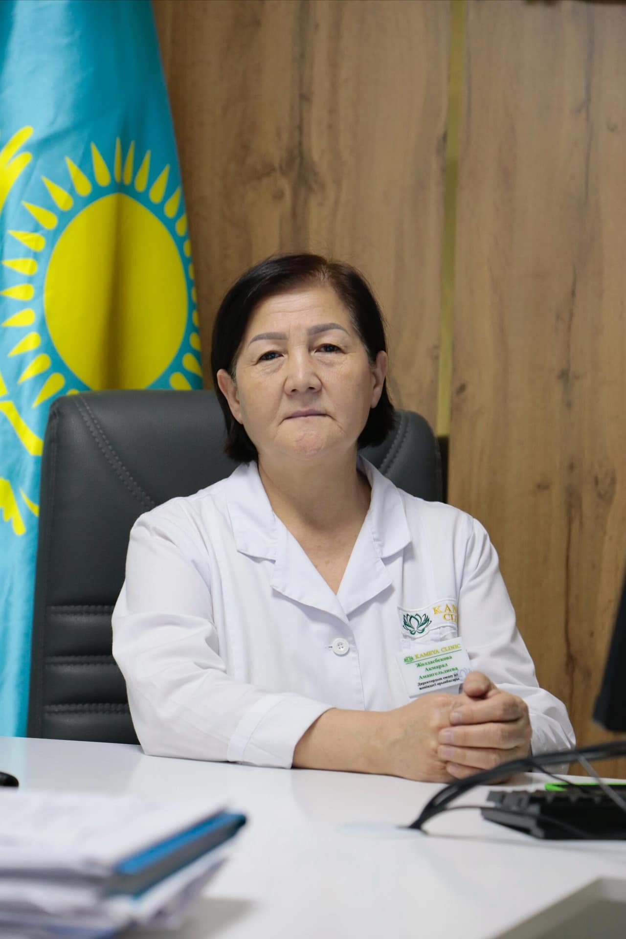 Əйелімді басқа еркек ұрсып жатыр, мен қолдан видео түсіріп жатырмын.